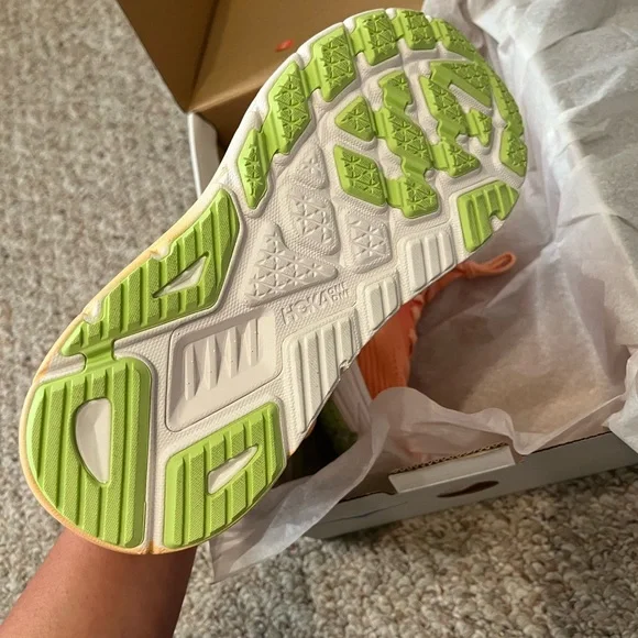 SOLD- Hoka Arahi 7 NEW IN BOX! - Picture 3 of 5